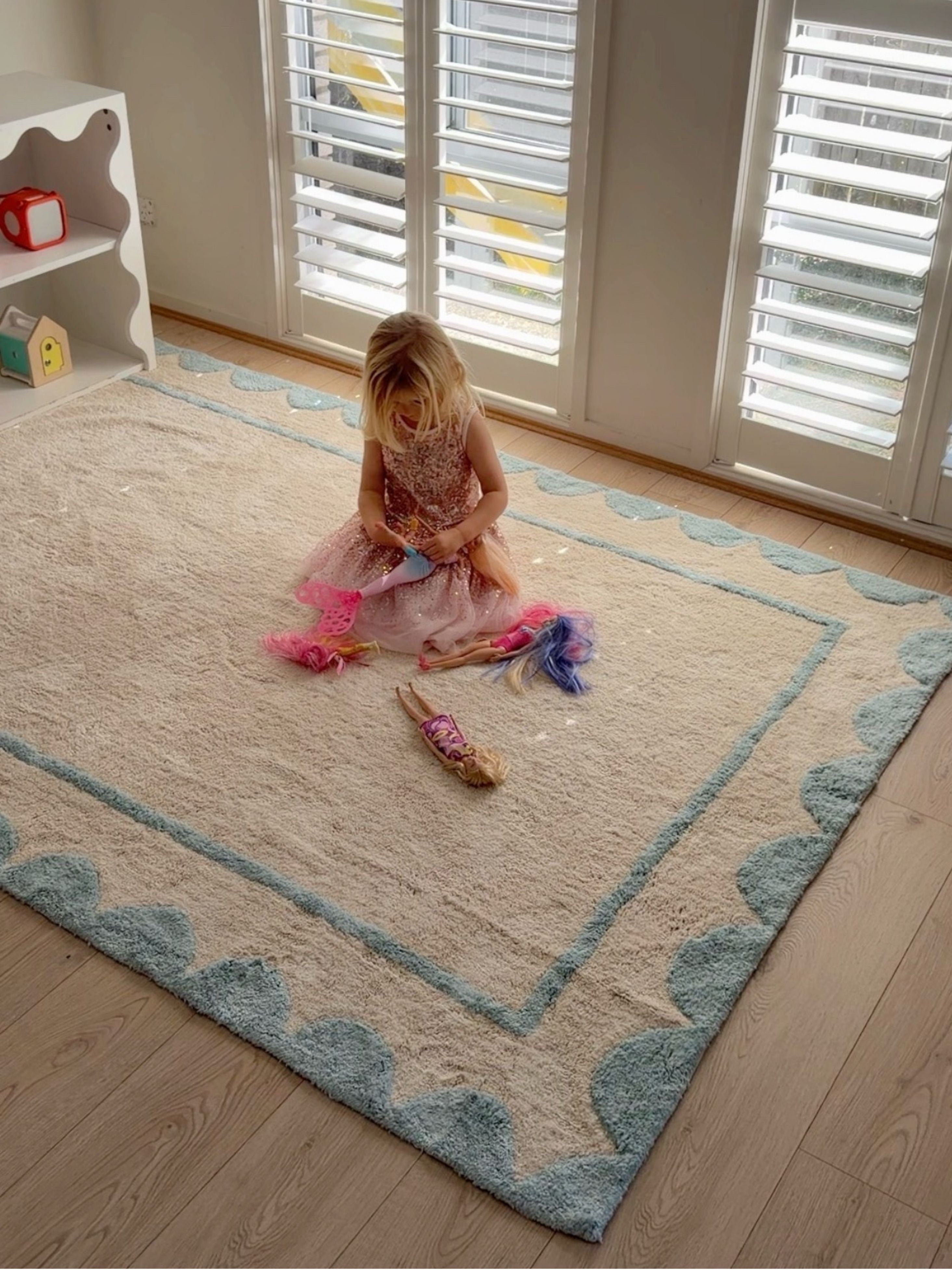 Scallop Rug - Sky
