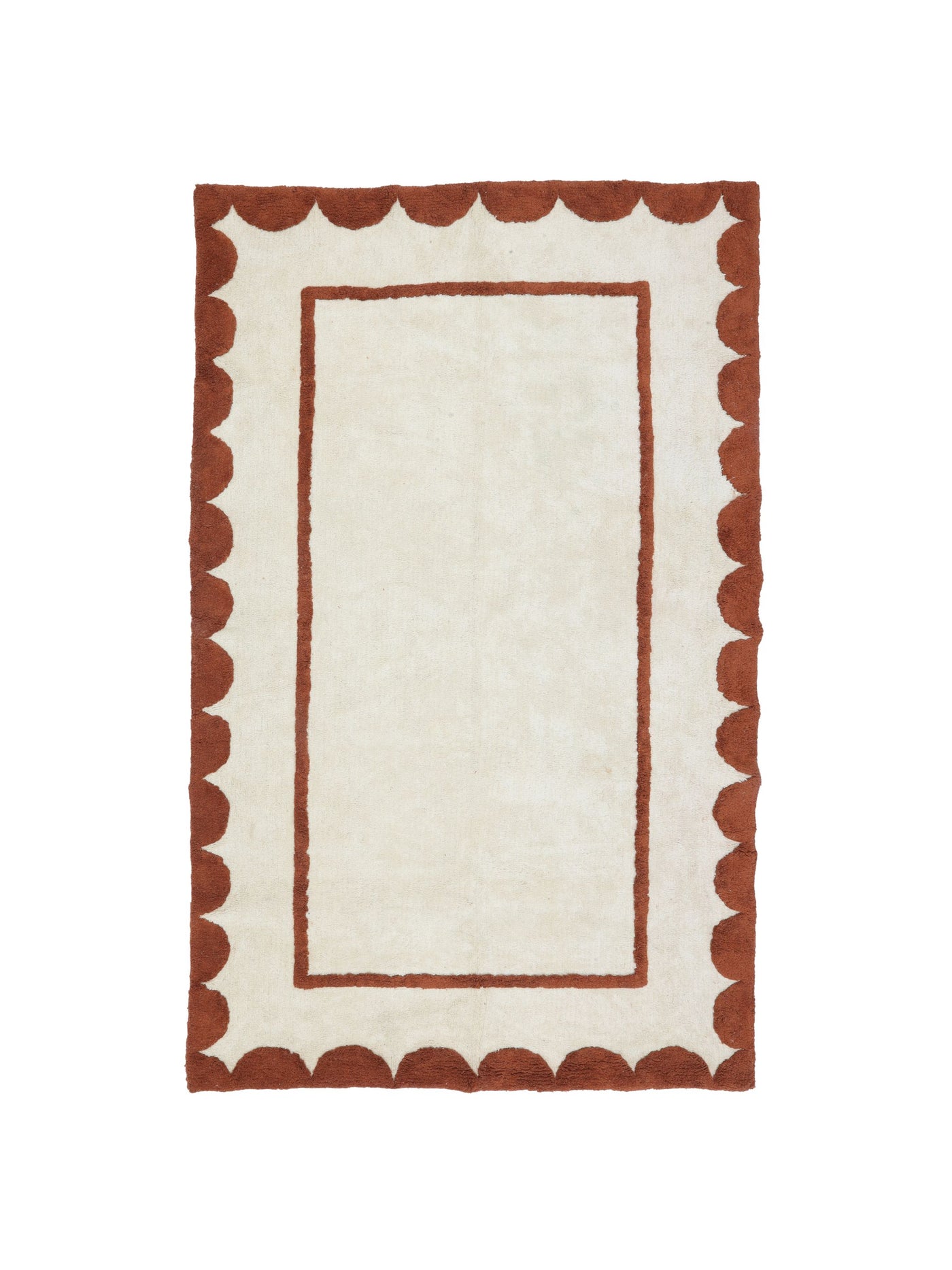 Natural rug with rust brown scallop details