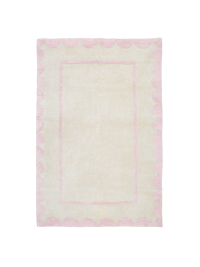 Natural rug with soft pink scallop details